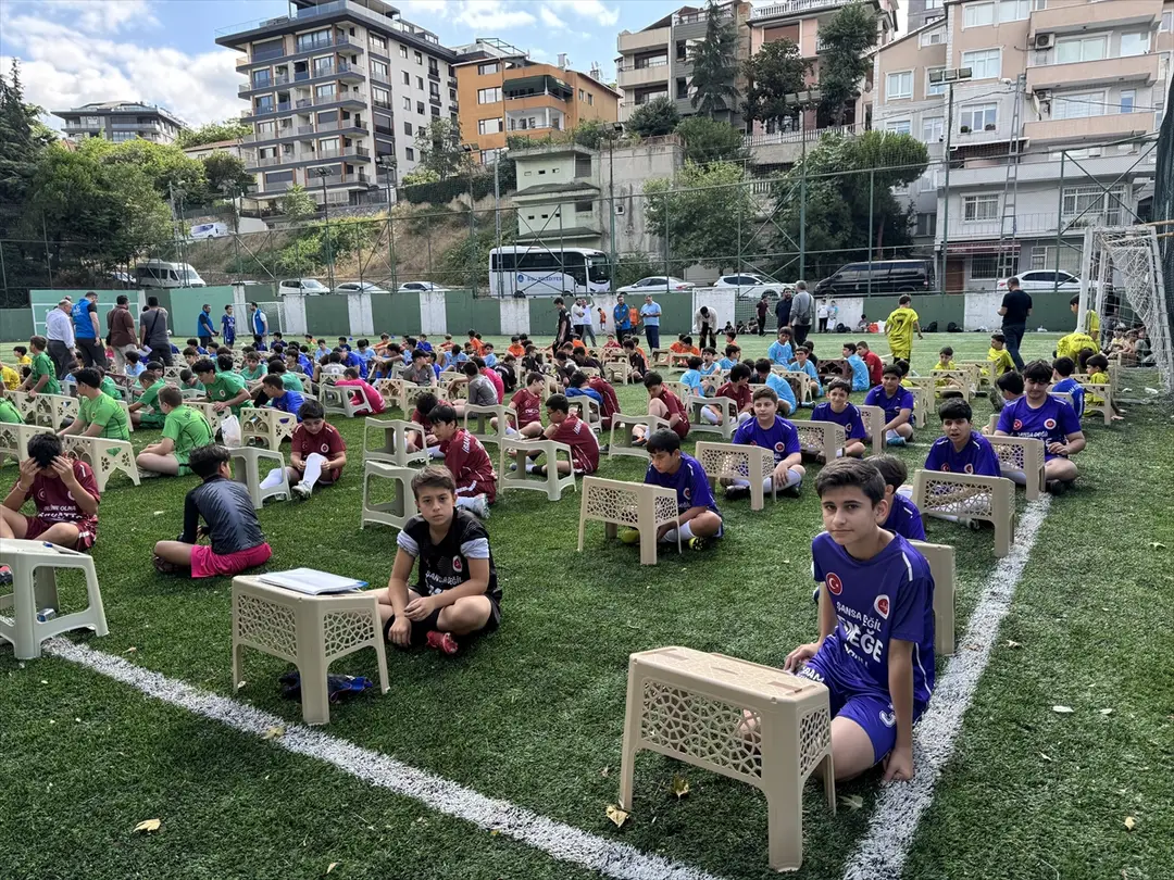 İstanbul'da yaz Kur'an kursu öğrencileri "bağımlılığa karşı" sahaya çıktı