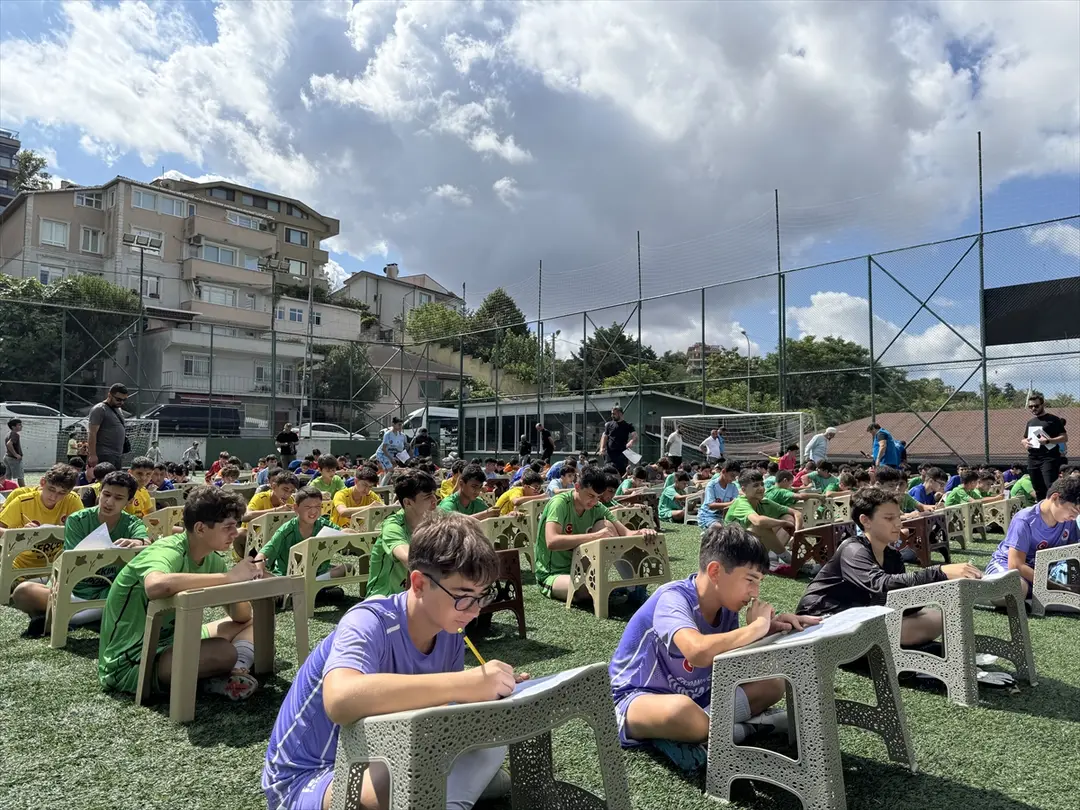 İstanbul'da yaz Kur'an kursu öğrencileri "bağımlılığa karşı" sahaya çıktı