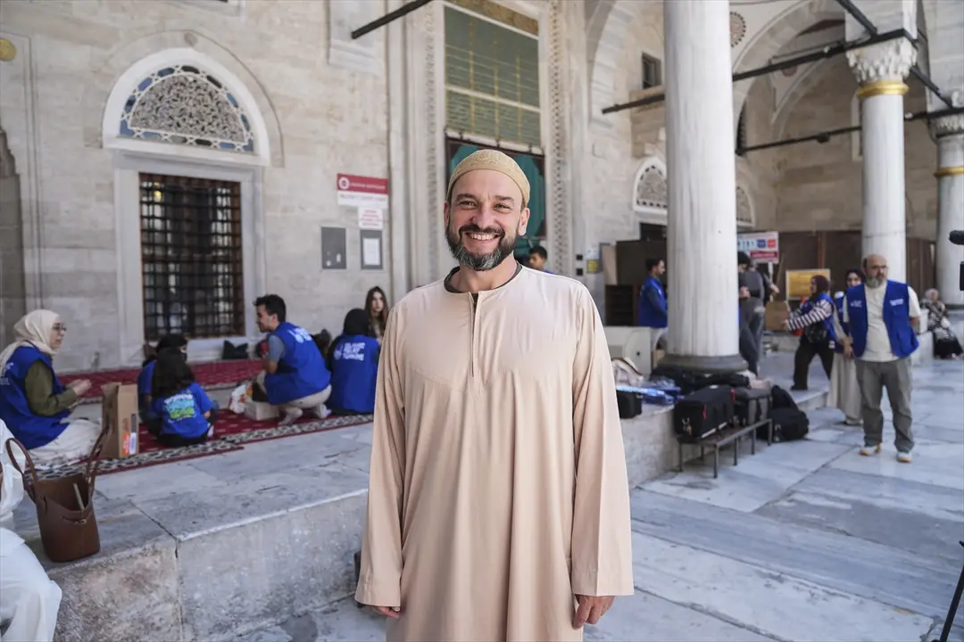 Joshie Man: Anti-Hass-Kampagne mit Kuchen in Istanbul