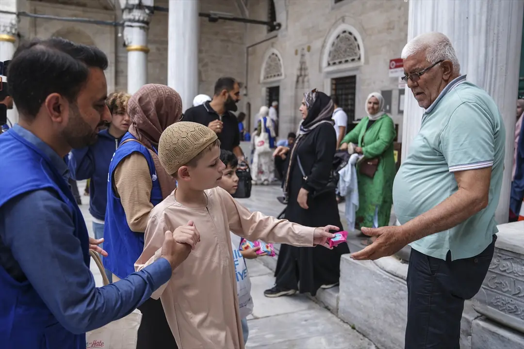 Joshie Man: Anti-Hass-Kampagne mit Kuchen in Istanbul