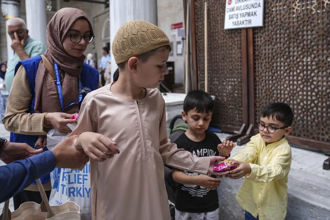 Joshie Man: Anti-Hass-Kampagne mit Kuchen in Istanbul