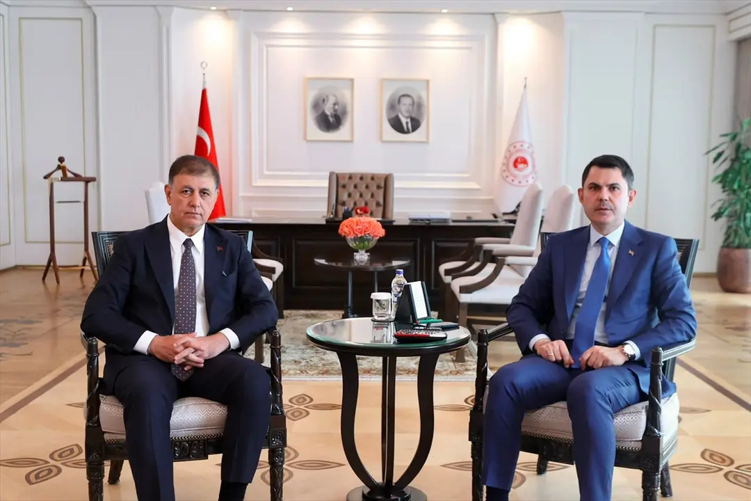 Bakan Kurum: İzmir'in öncelikli ihtiyaçları için işbirliği