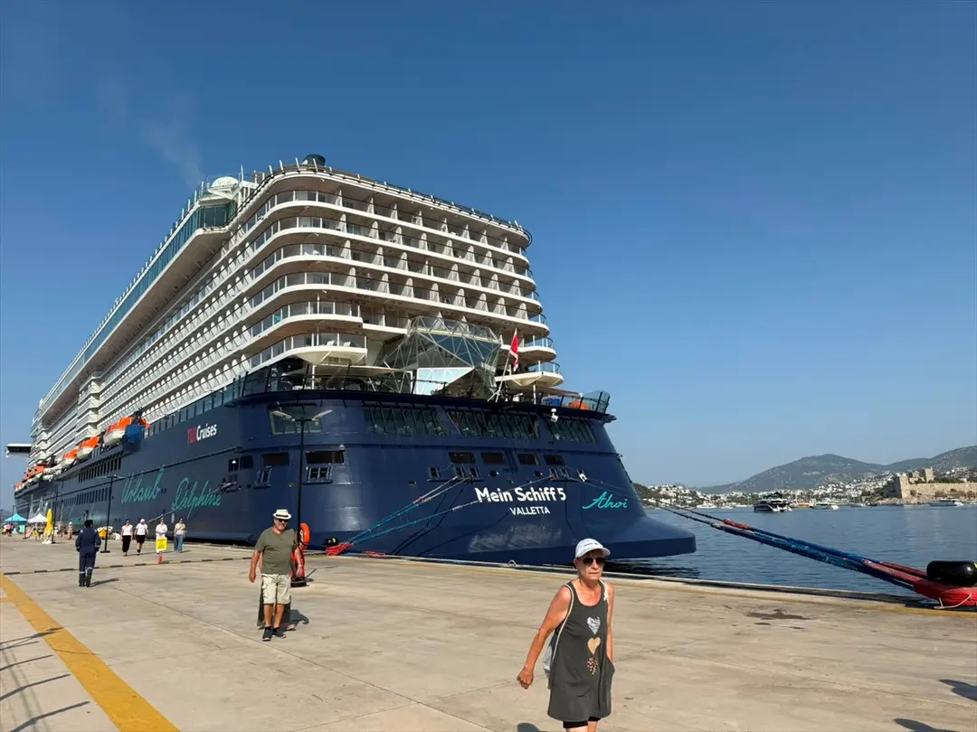 Mein Schiff 5 bringt 2.746 Passagiere nach Bodrum