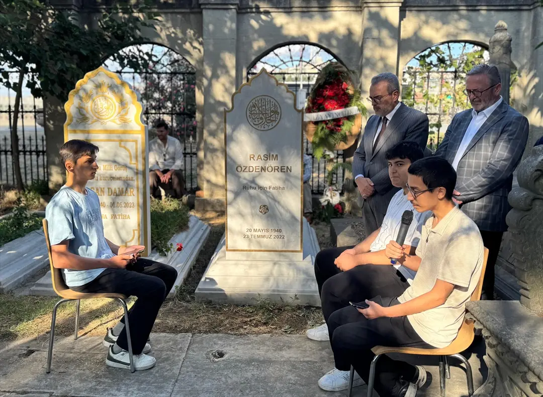 Rasim Özdenören zum 4. Todestag am Grab geehrt