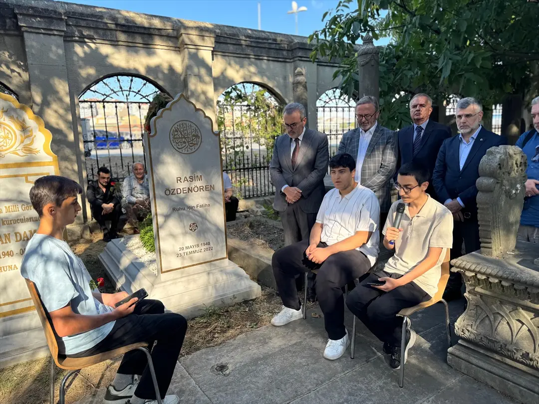 Rasim Özdenören zum 4. Todestag am Grab geehrt
