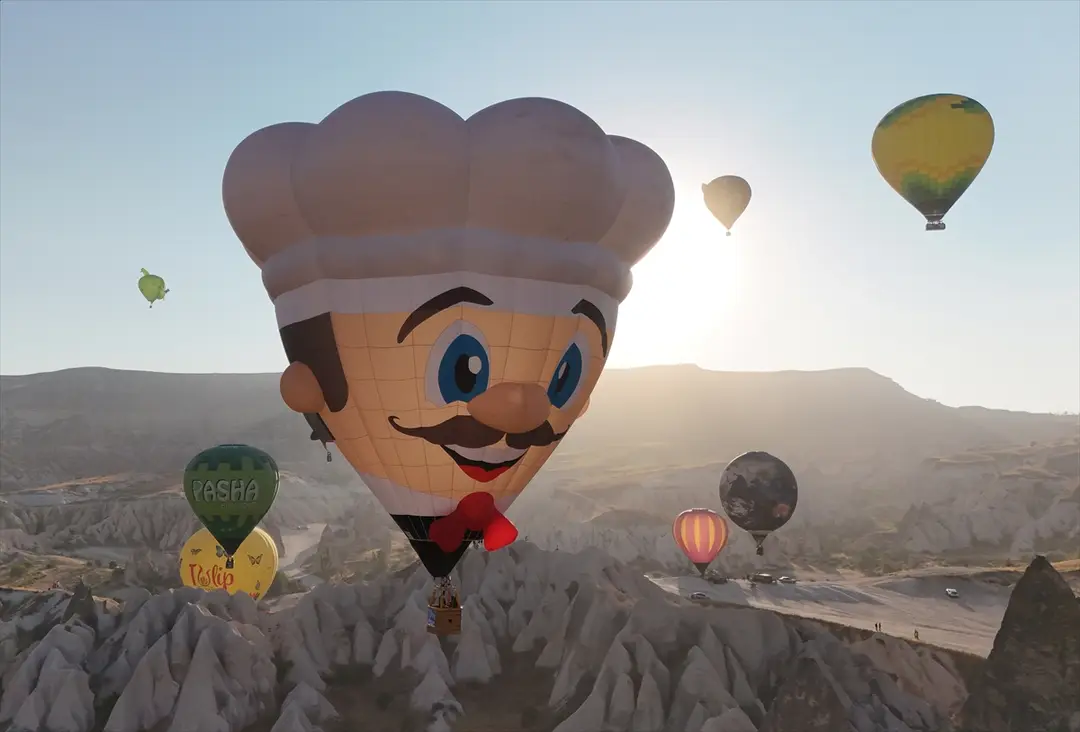 Kappadokien Ballonfestival: Motivballons färben den Himmel