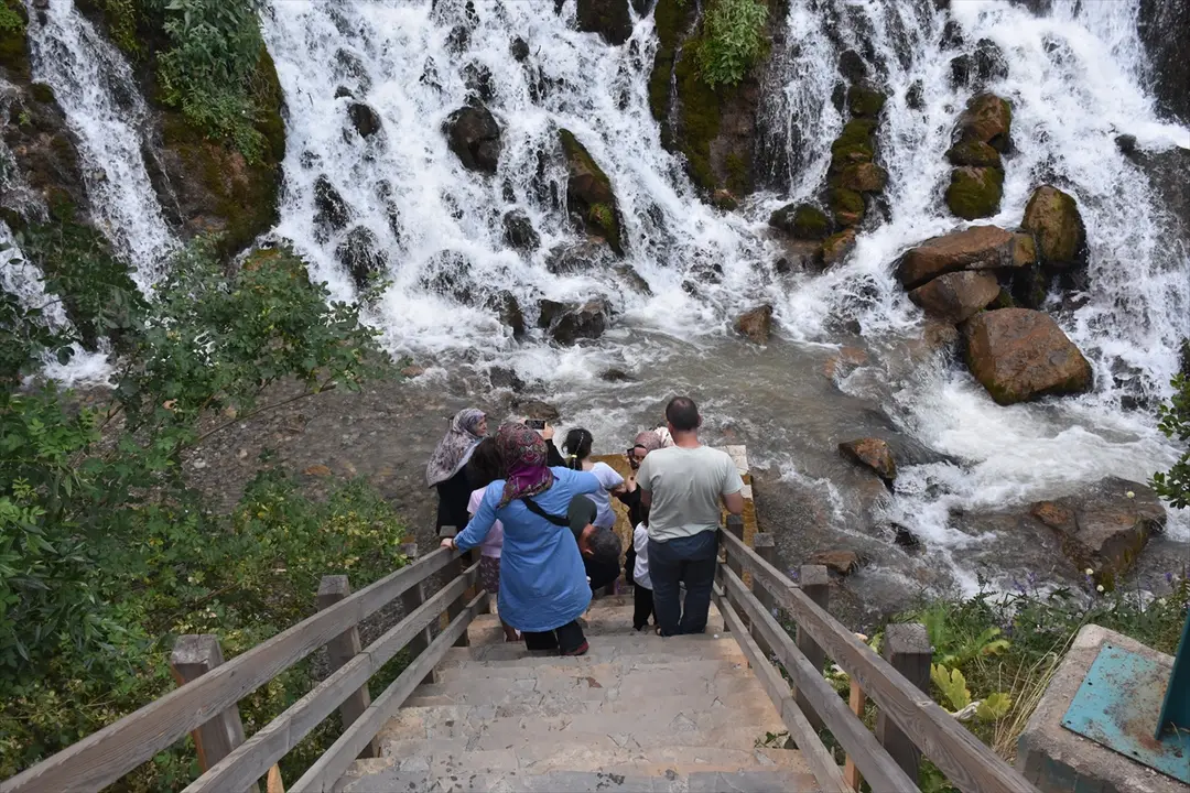 Tomara Waterfall in Gümüşhane Welcomes Nature Lovers