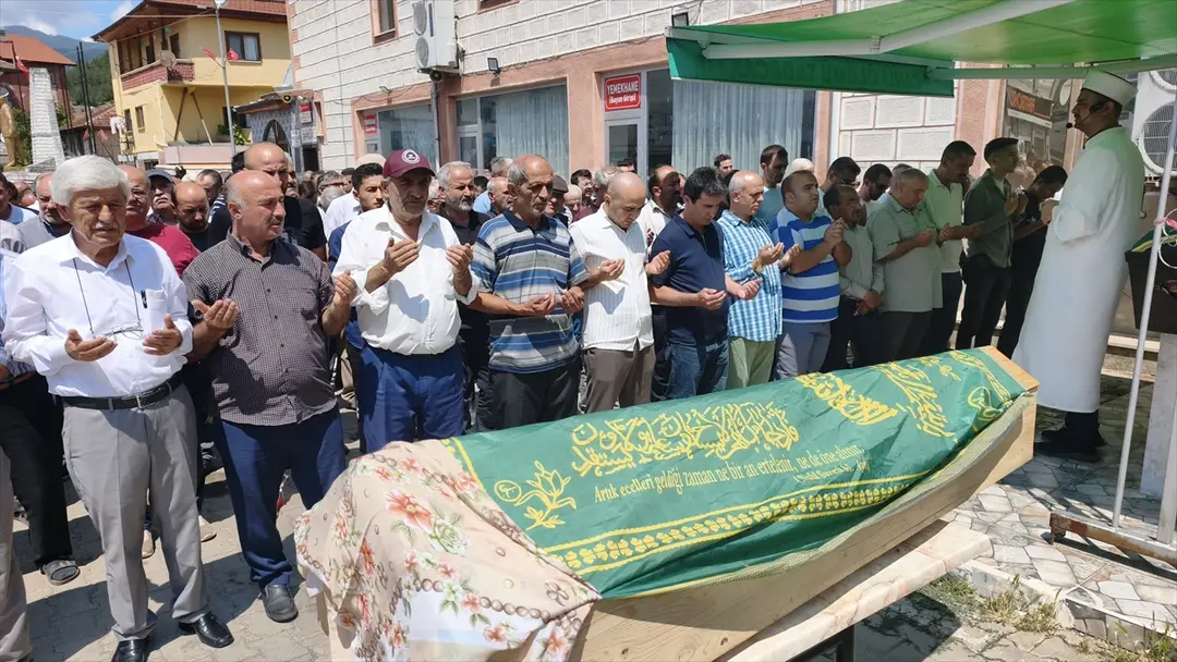 Ehepaar Karaca nach tödlichem Unfall in Karabük beigesetzt