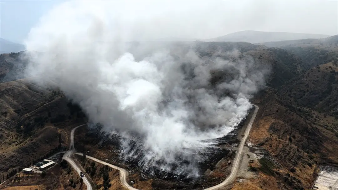 Bürgermeister Sevindi: Mülldeponiebrand in Amasya wird gekühlt