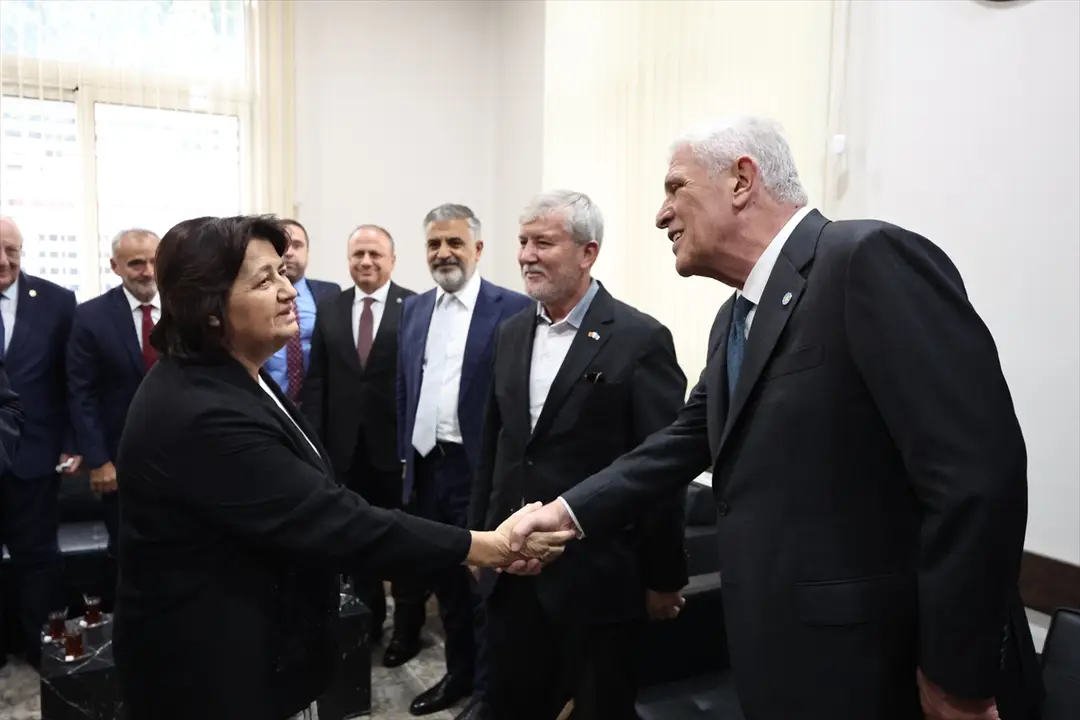 İYİ Party's Dervişoğlu Meets Western Thrace Turks in Komotini