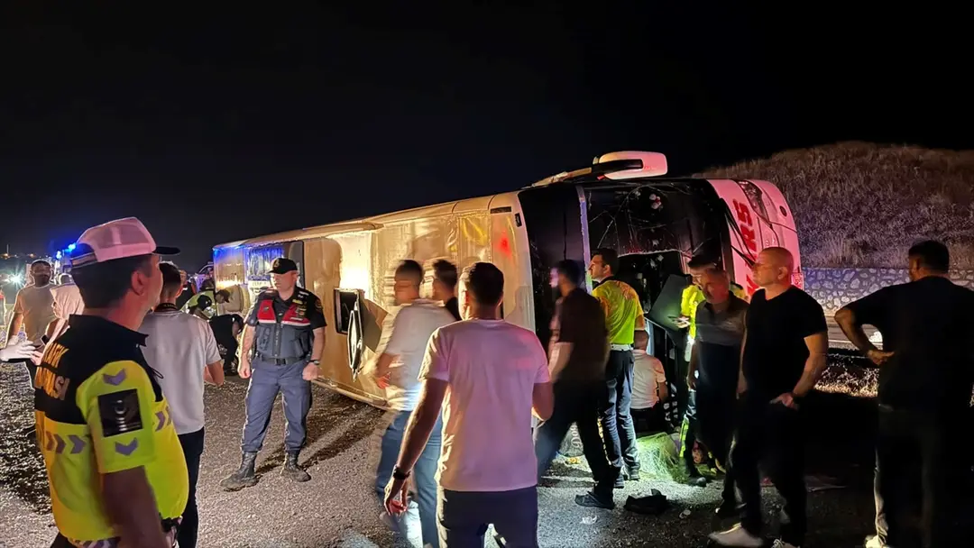 10 Verletzte bei umgestürztem Reisebus in Kırıkkale