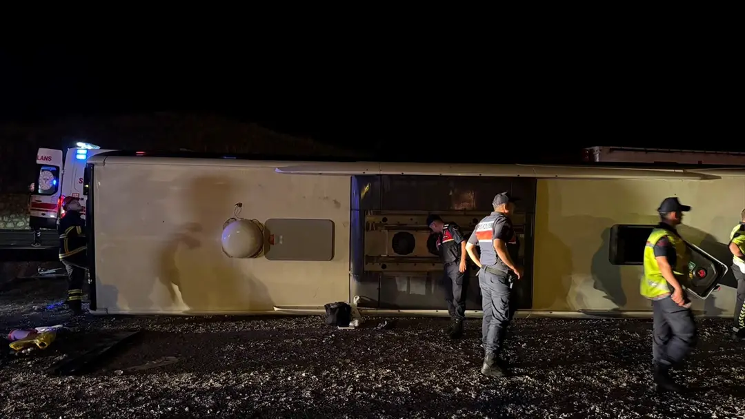 10 Verletzte bei umgestürztem Reisebus in Kırıkkale