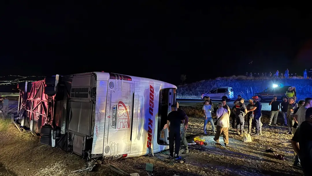 10 Verletzte bei umgestürztem Reisebus in Kırıkkale