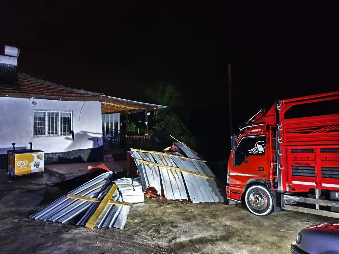 Heftiger Sturm in Kırıkkale: Minarette stürzen ein, großer Schaden