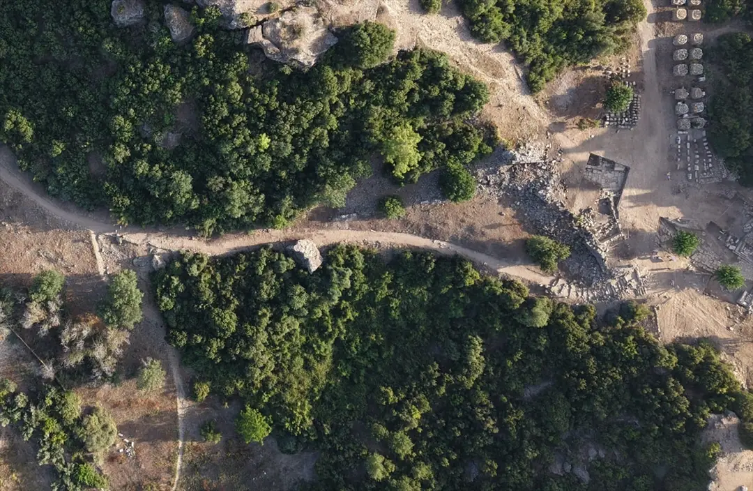 Minister Ersoy: 2000 Jahre alte Theaterstraße in Aspendos freigelegt