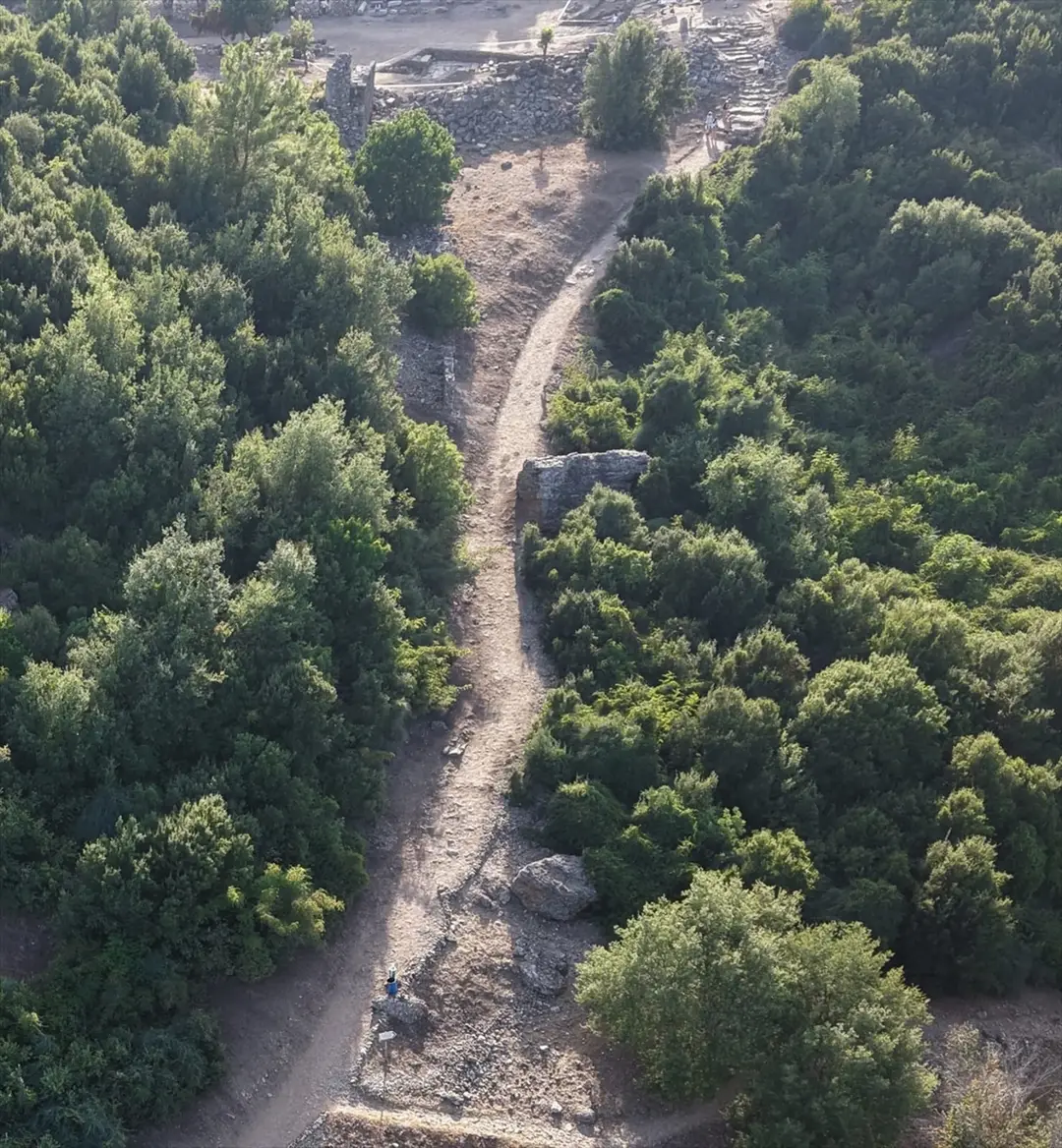 Minister Ersoy: 2000 Jahre alte Theaterstraße in Aspendos freigelegt