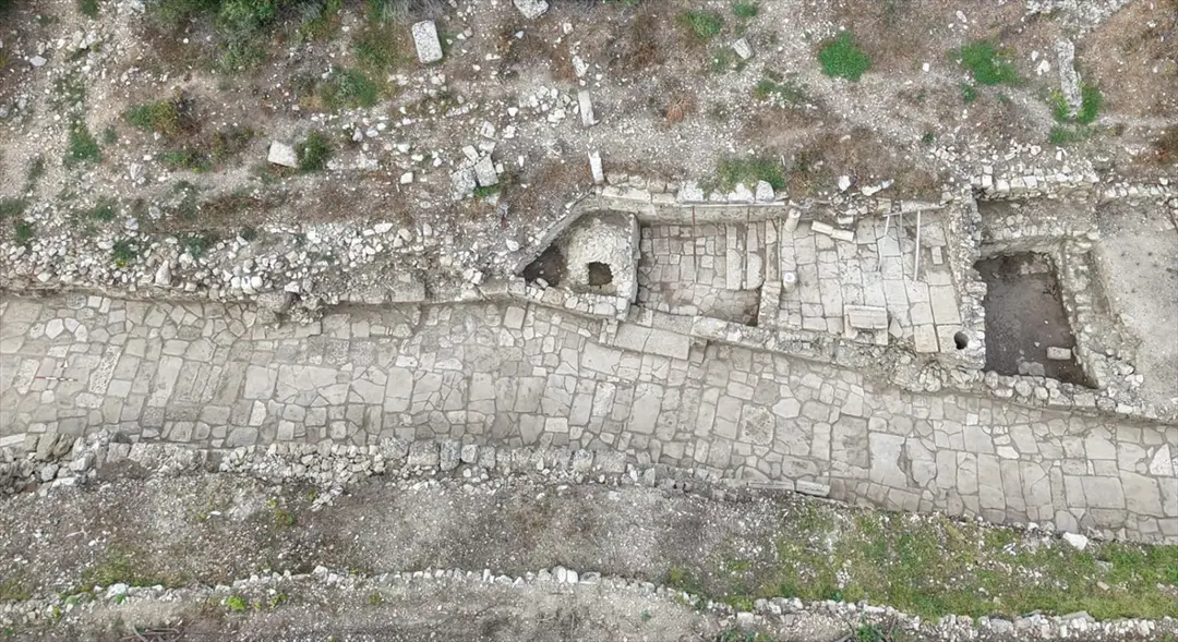 Minister Ersoy: 2000 Jahre alte Theaterstraße in Aspendos freigelegt