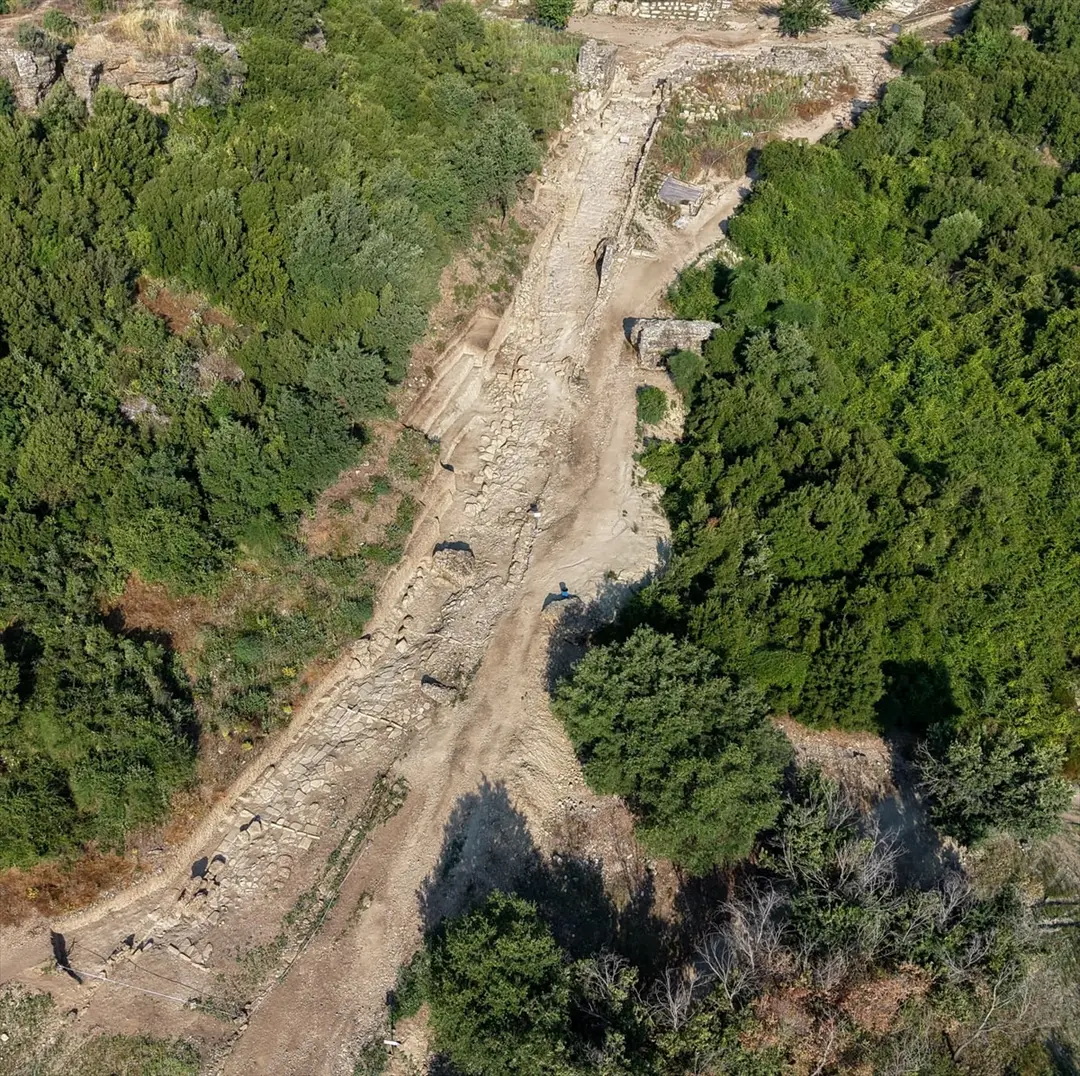 Minister Ersoy: 2000 Jahre alte Theaterstraße in Aspendos freigelegt