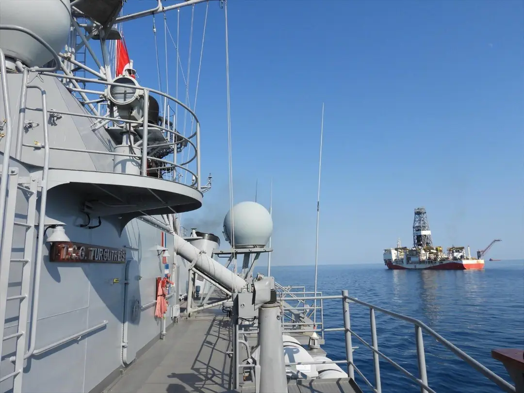 MSB: TCG Turgutreis Escorts Drilling Ships