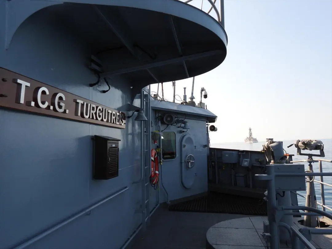 MSB: TCG Turgutreis Escorts Drilling Ships