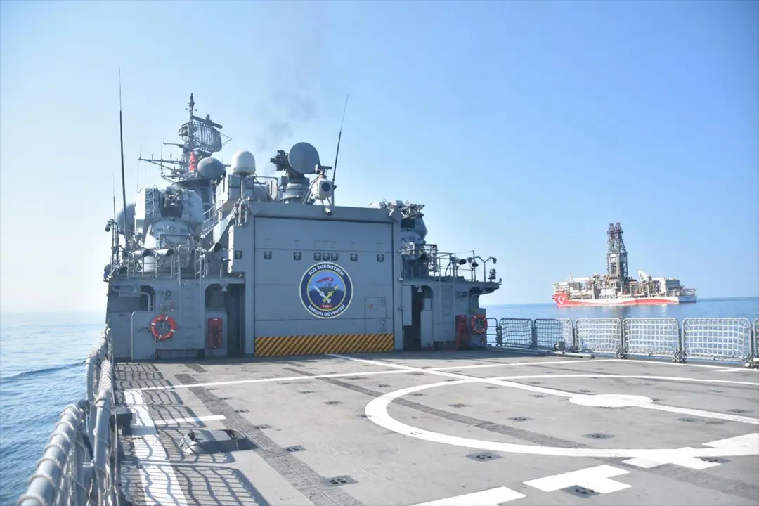 MSB: TCG Turgutreis Escorts Drilling Ships