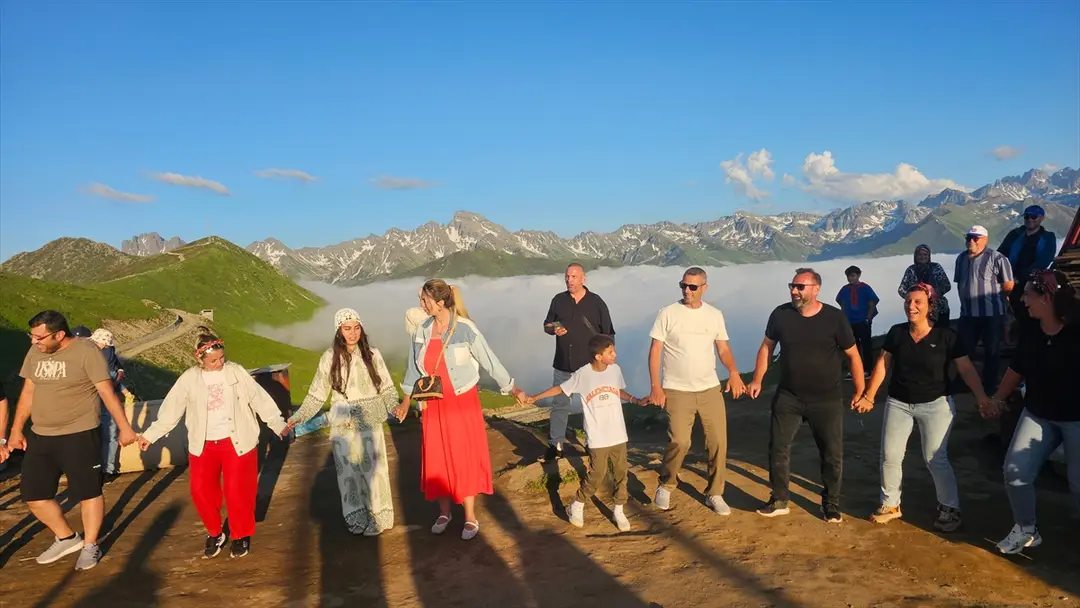 Huser Plateau: Heaven Above the Clouds Welcomes Visitors
