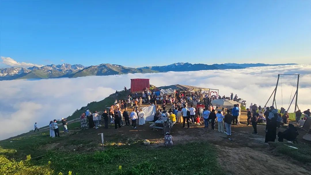 Huser Plateau: Heaven Above the Clouds Welcomes Visitors