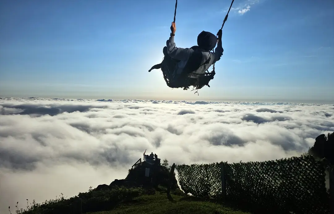 Huser Plateau: Heaven Above the Clouds Welcomes Visitors
