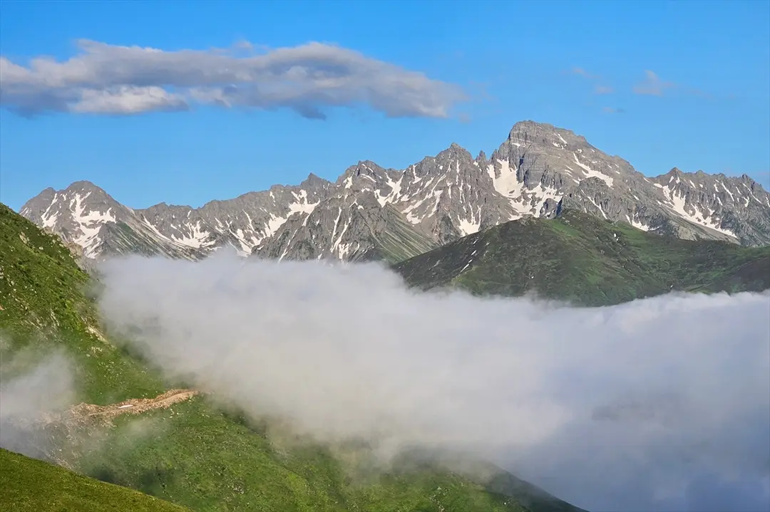 Huser Plateau: Heaven Above the Clouds Welcomes Visitors