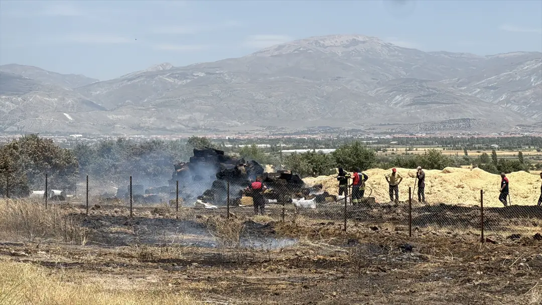 Erzincan Hay Bale Fire Brought Under Control