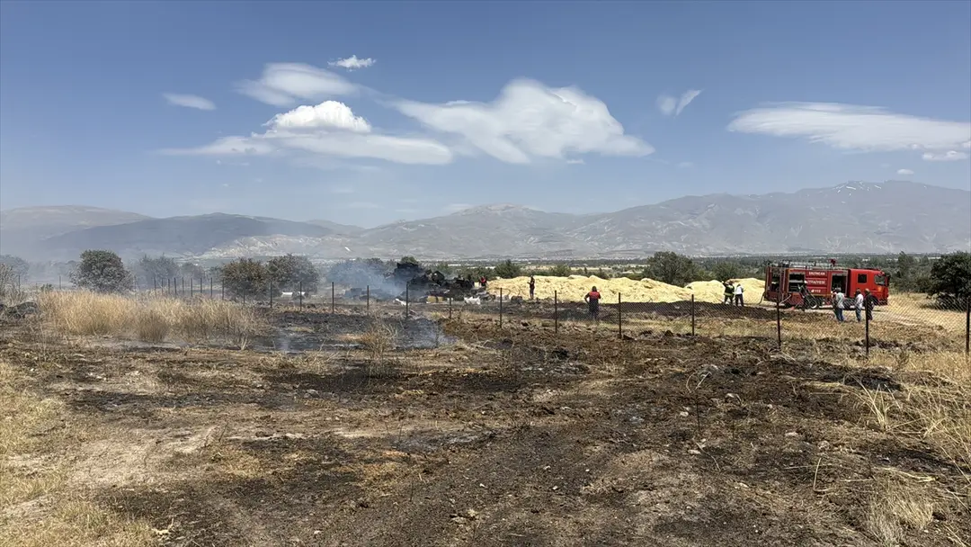 Erzincan Hay Bale Fire Brought Under Control