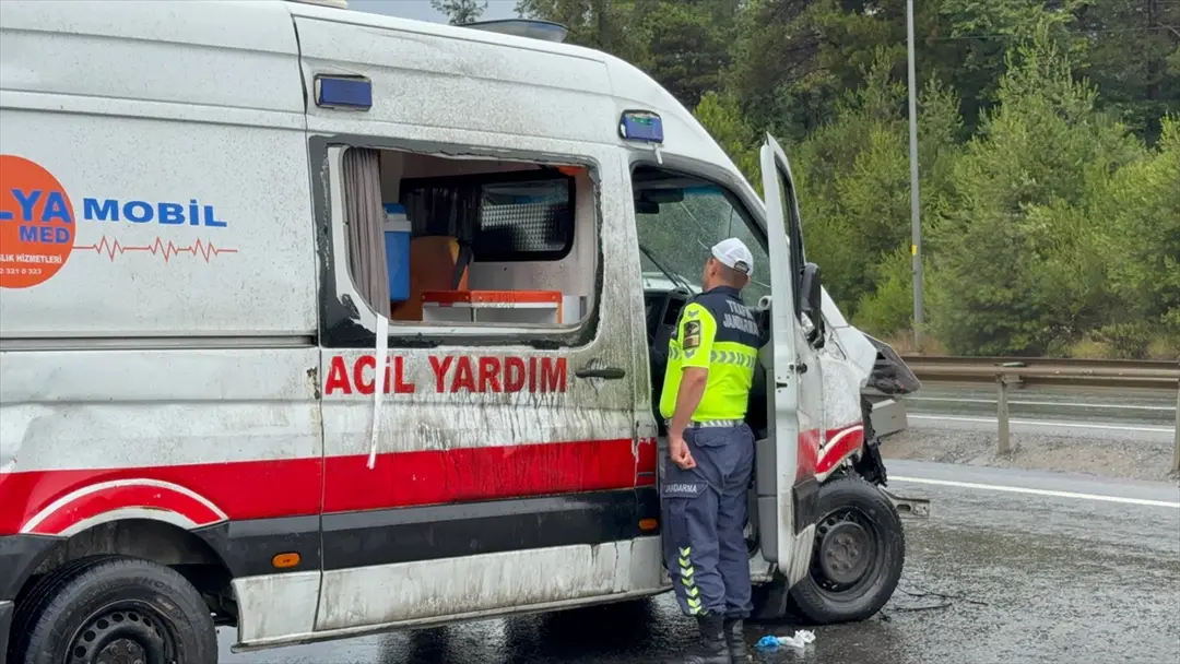 Ambulance accident in Çekmeköy: Driver injured, traffic disrupted