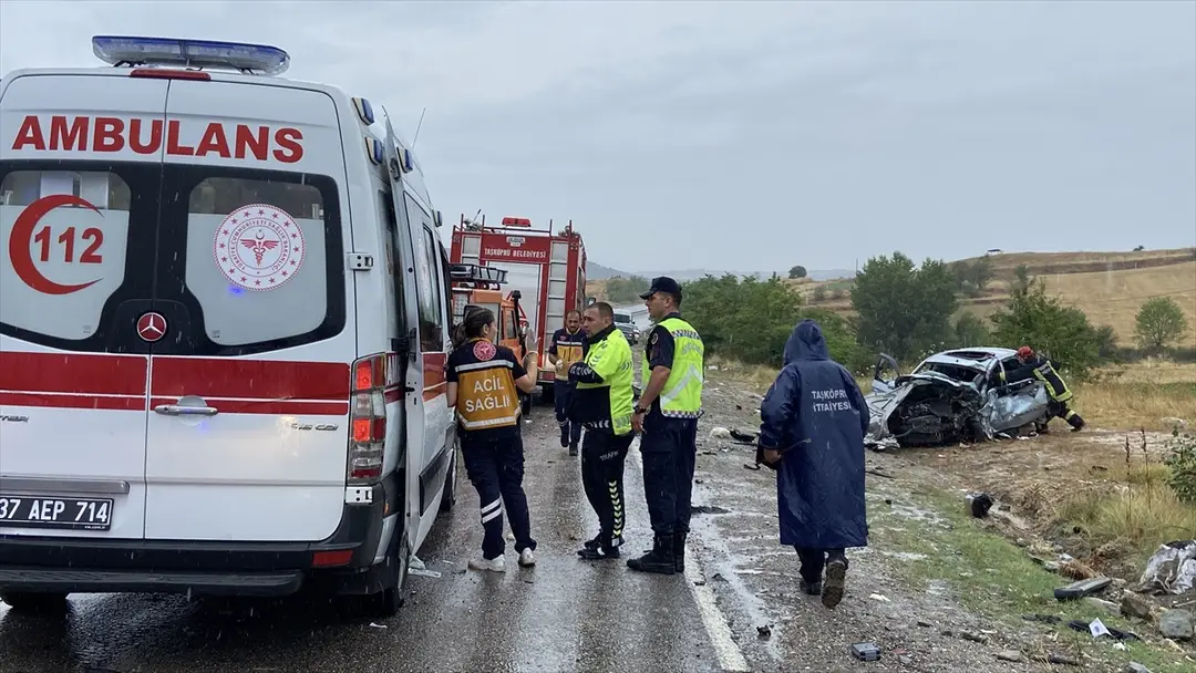 1 Dead, 5 Injured in 3-Vehicle Accident in Kastamonu