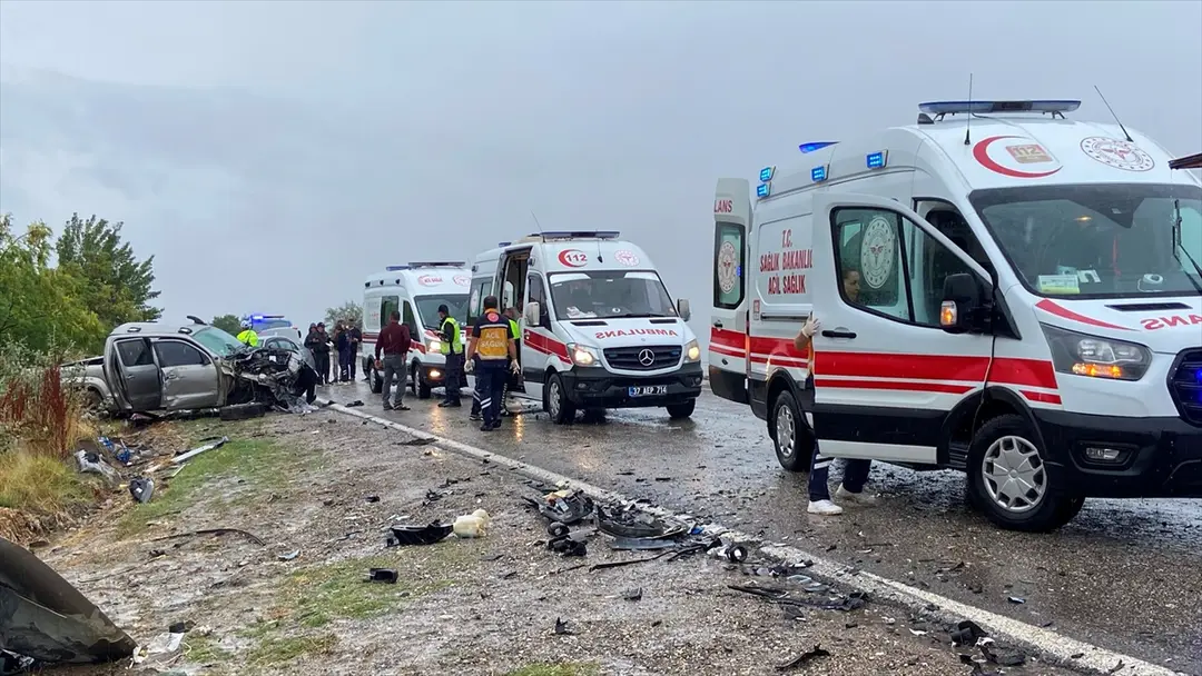 1 Dead, 5 Injured in 3-Vehicle Accident in Kastamonu