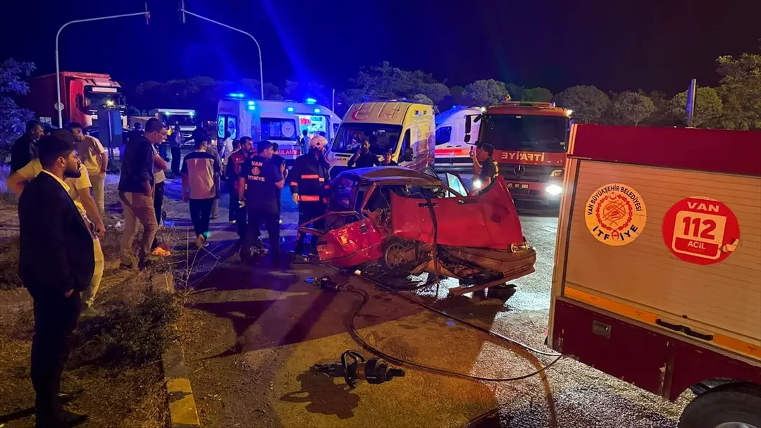 Van: 8 Verletzte bei Autounfall