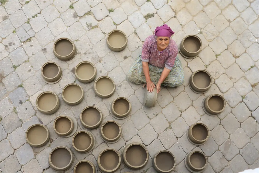 Manisa Potters Transform Volcanic Rocks into Tableware
