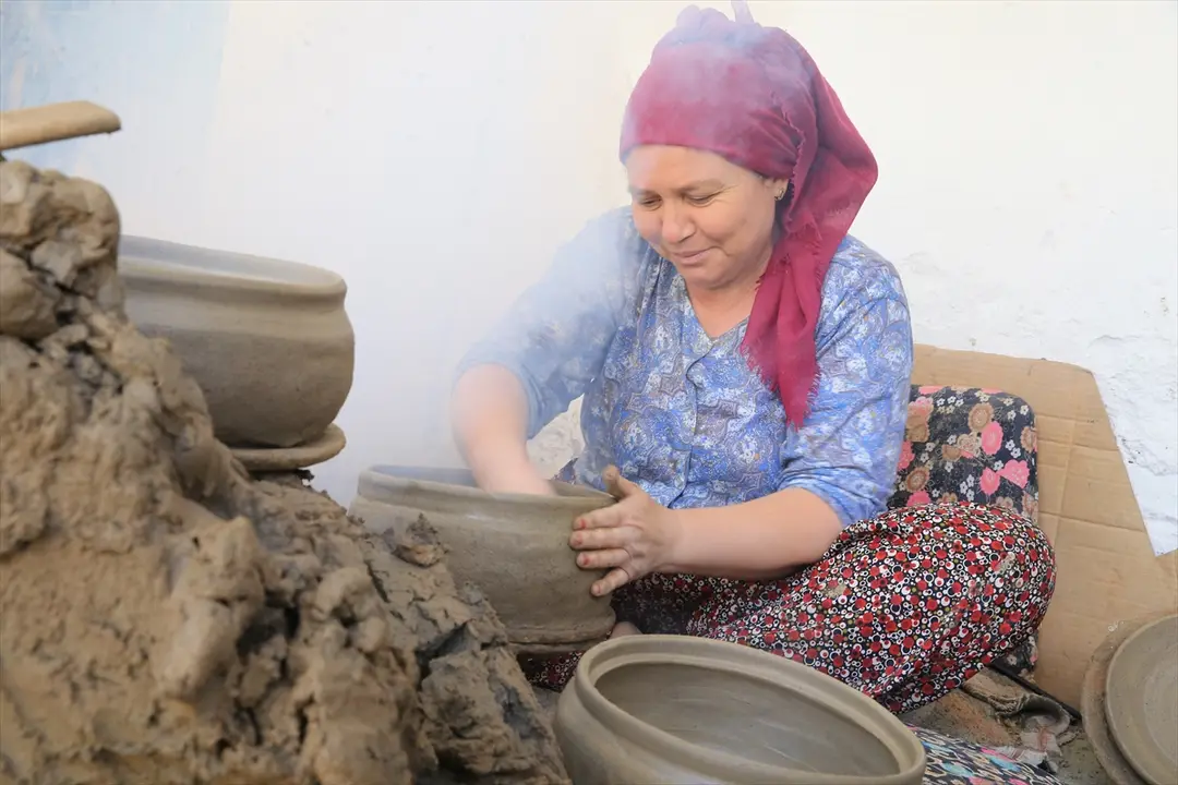 Manisa Potters Transform Volcanic Rocks into Tableware