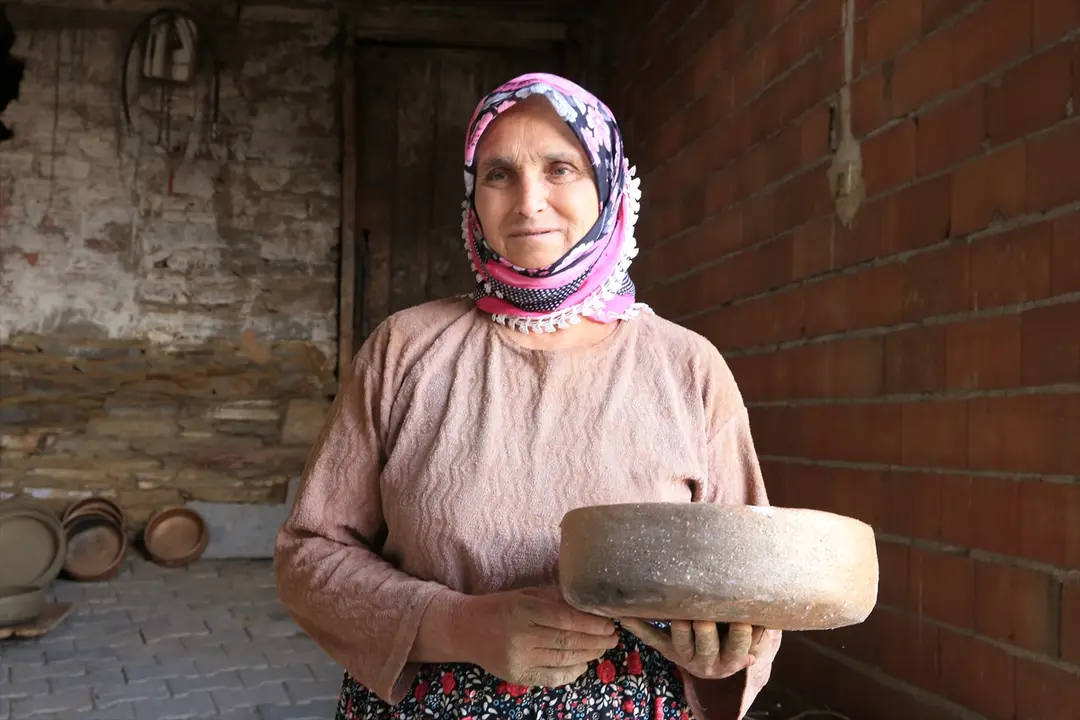 Manisa Potters Transform Volcanic Rocks into Tableware