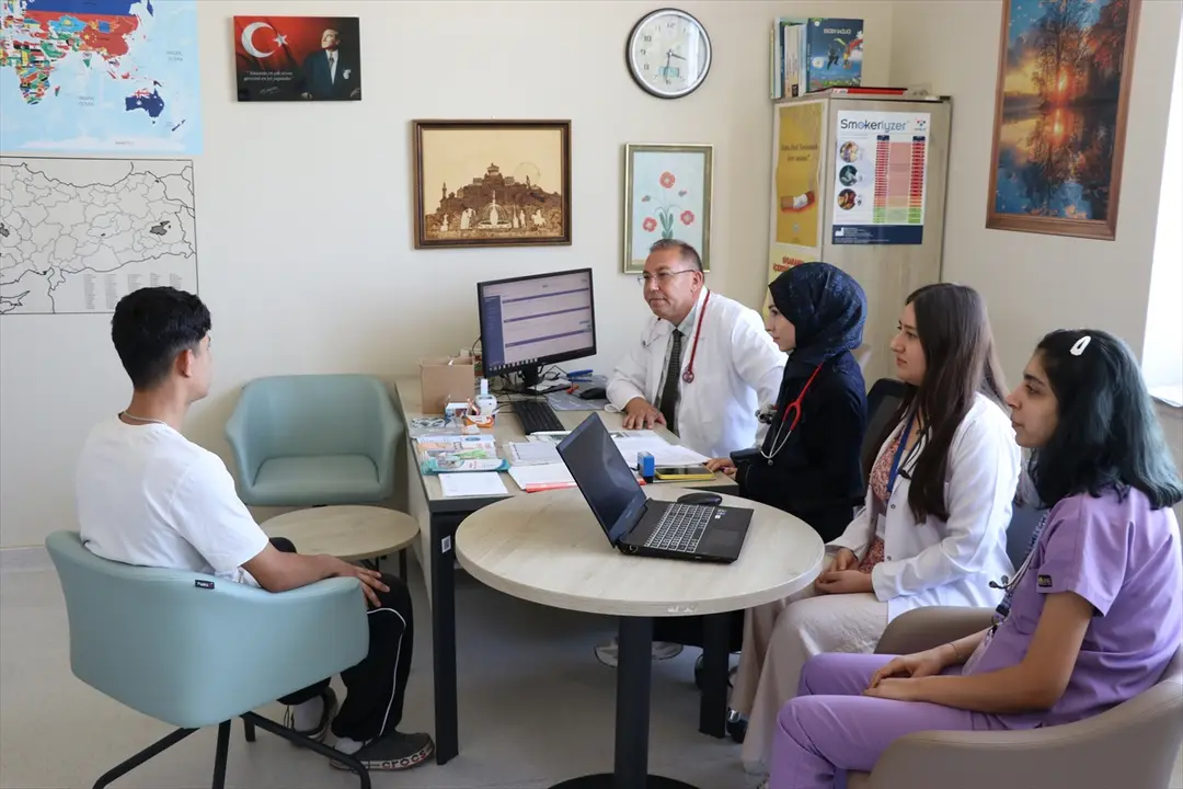 Kütahya'da tütün bağımlılığıyla mücadelede 12-18 yaş grubuna özel poliklinik desteği veriliyor