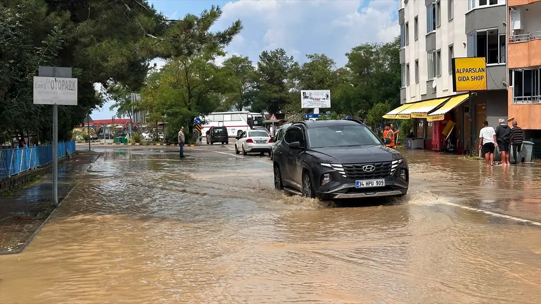 Überschwemmung in Kastamonu Cide: Evakuierungen gestartet, Aufräumarbeiten laufen