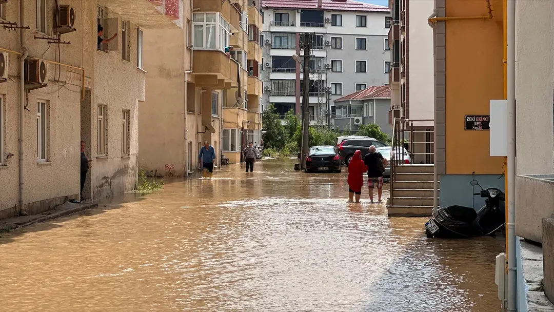 Überschwemmung in Kastamonu Cide: Evakuierungen gestartet, Aufräumarbeiten laufen