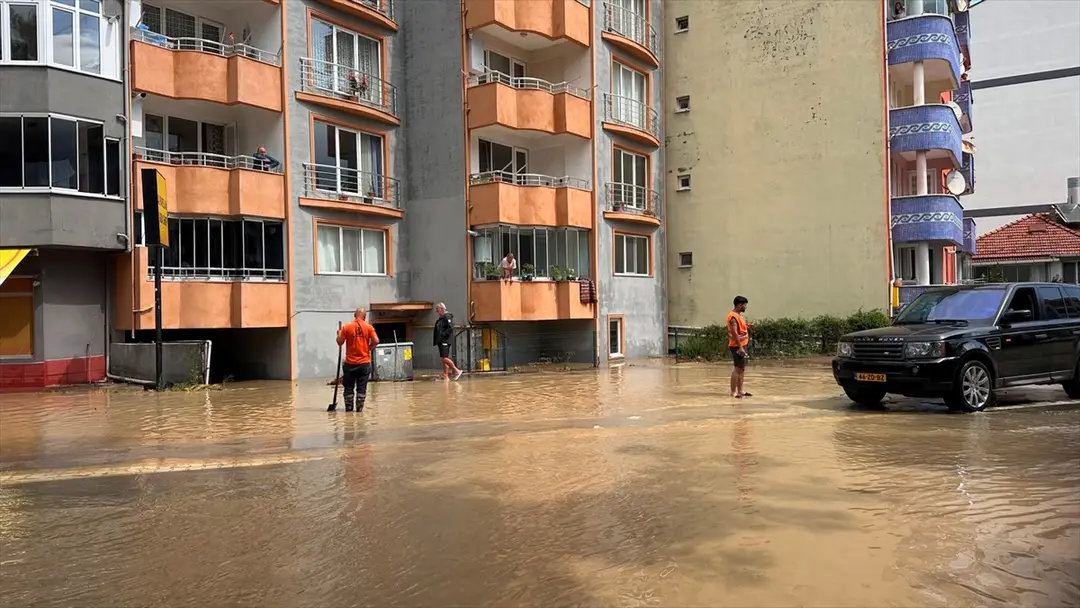 Überschwemmung in Kastamonu Cide: Evakuierungen gestartet, Aufräumarbeiten laufen