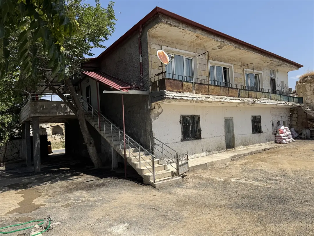 Vefat eden mahalle sakinlerinin eşyalarıyla evinde "hatıra müzesi" oluşturdu