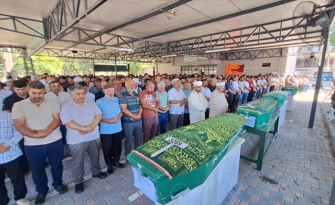 In Mersin ertrunkene Familienmitglieder beigesetzt