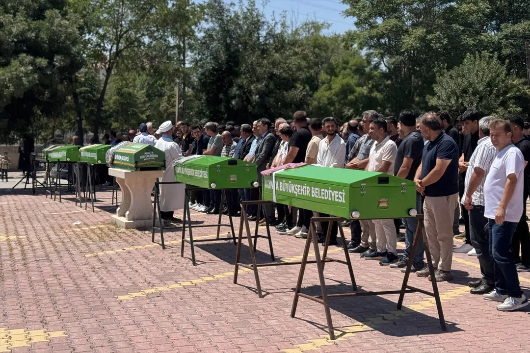 Fünf Unfalltote aus Antalya in Konya beigesetzt