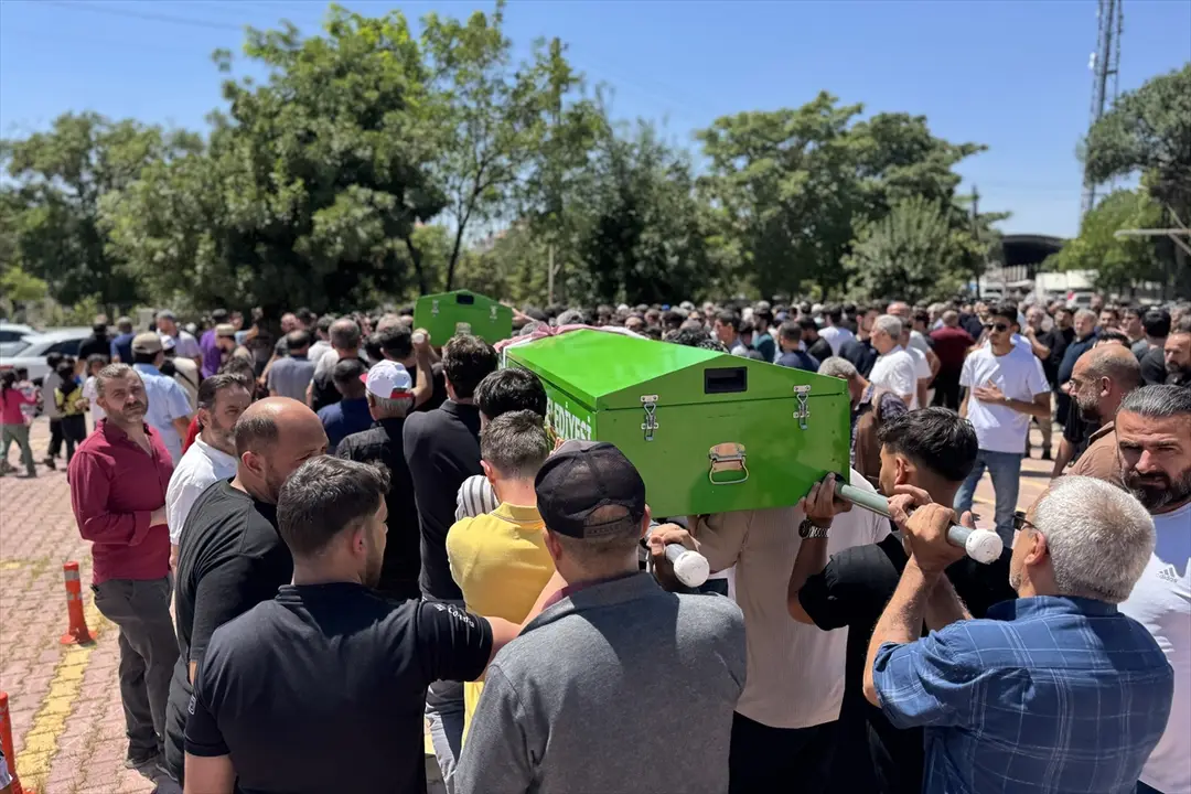 Fünf Unfalltote aus Antalya in Konya beigesetzt