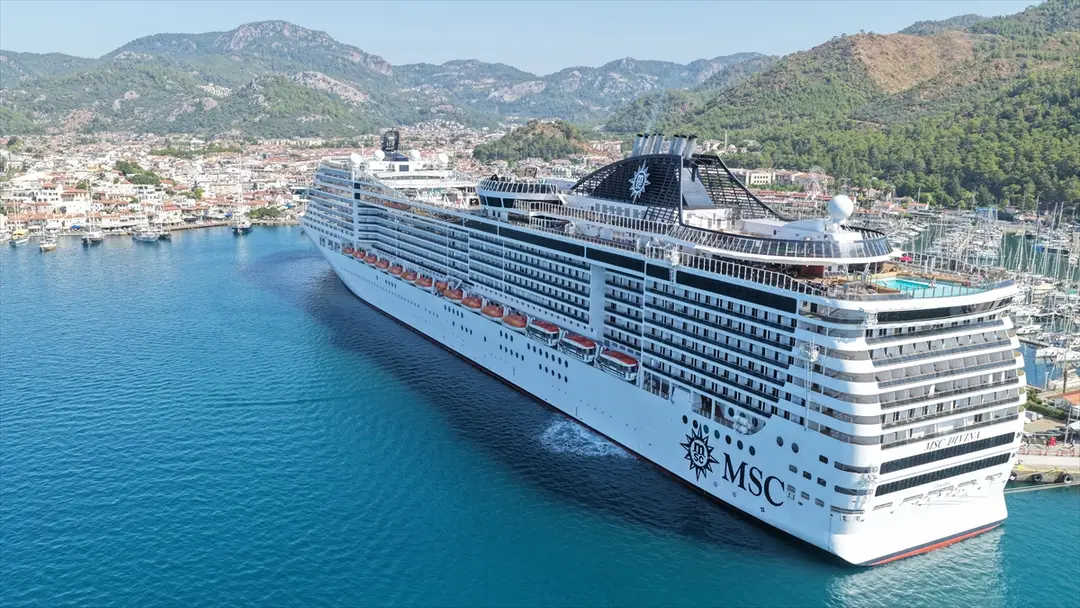 "MSC Divina" kruvaziyeri Marmaris'e 4 bin 249 turist getirdi