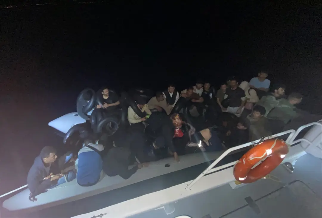 İzmir açıklarında 46 düzensiz göçmen yakalandı, kurtarıldı