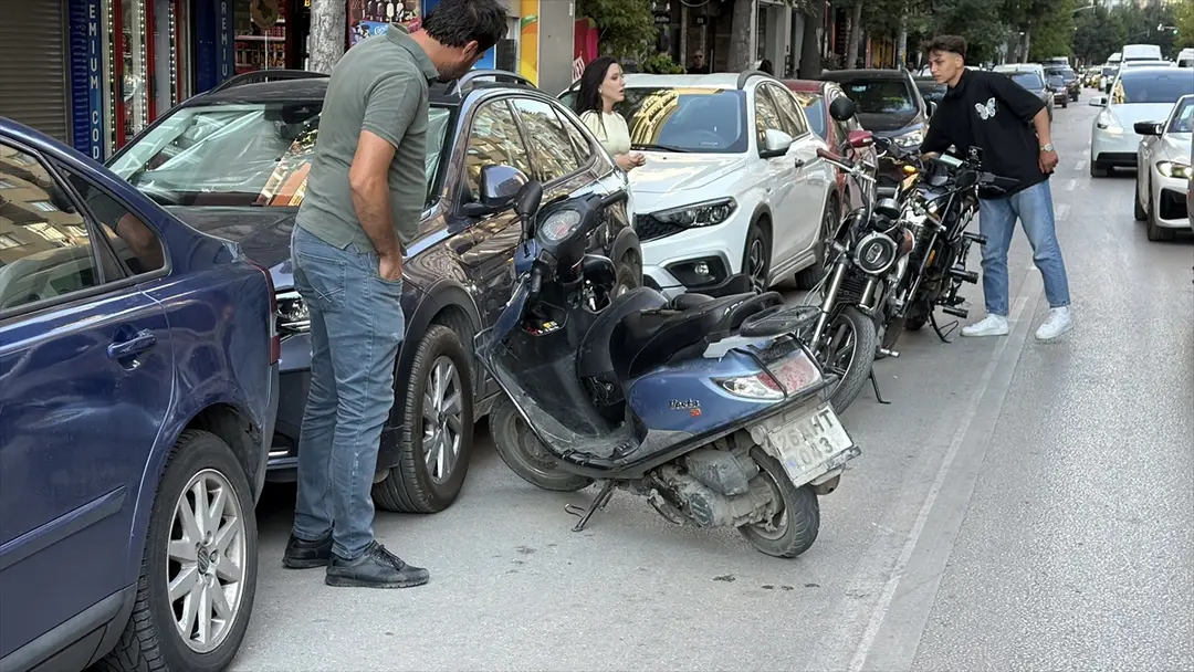 Eskişehir'de trafik kazasında 1'i polis 2 kişi yaralandı