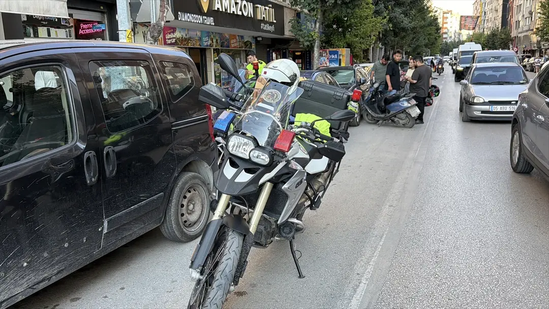 Eskişehir'de trafik kazasında 1'i polis 2 kişi yaralandı